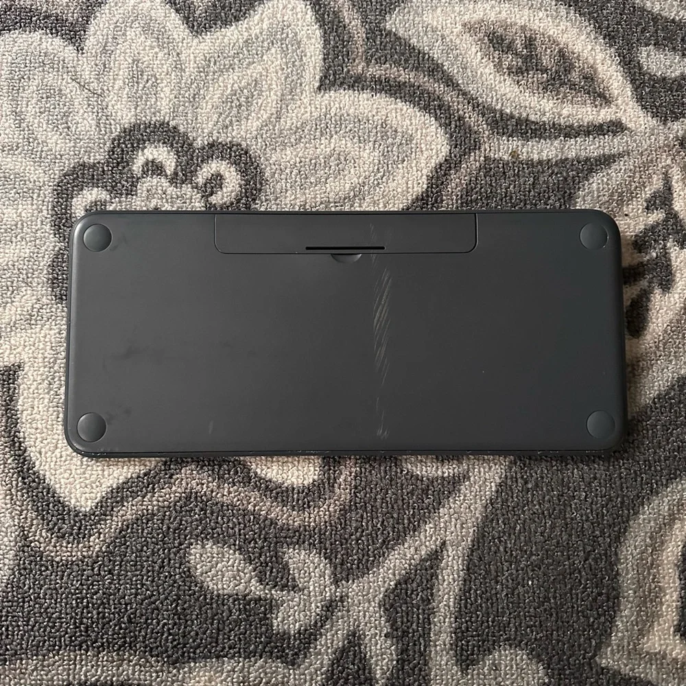 Logitech K380 Multi-Device Bluetooth Keyboard *Works*.